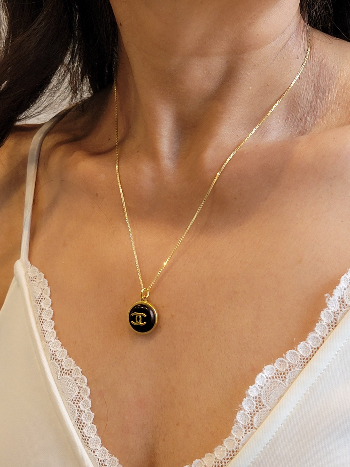 BURGUNDY WITH GOLD CC CHANEL VINTAGE BUTTON NECKLACE