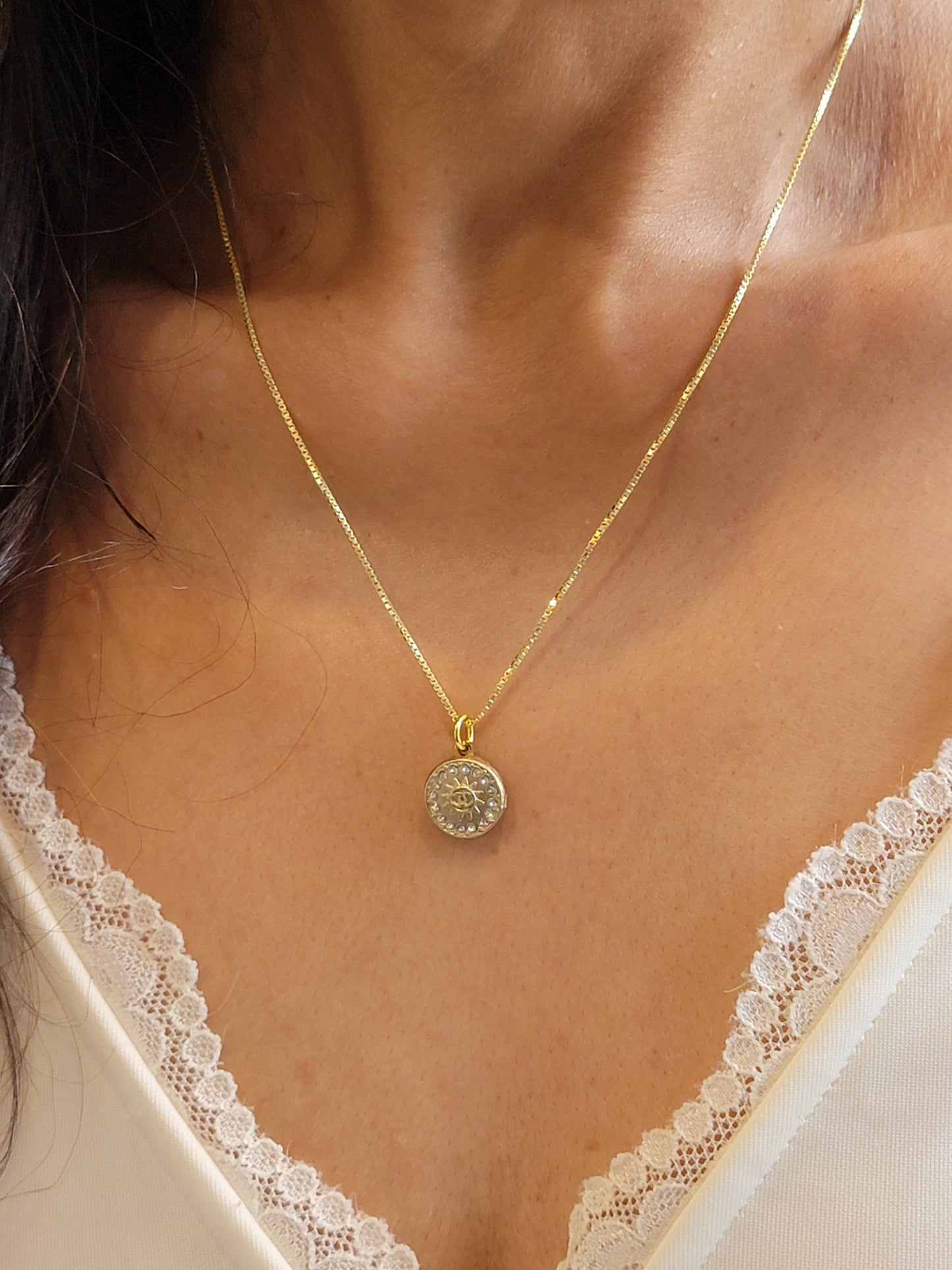 CRYSTAL AND GOLD SUN RAY CHANEL VINTAGE BUTTON NECKLACE