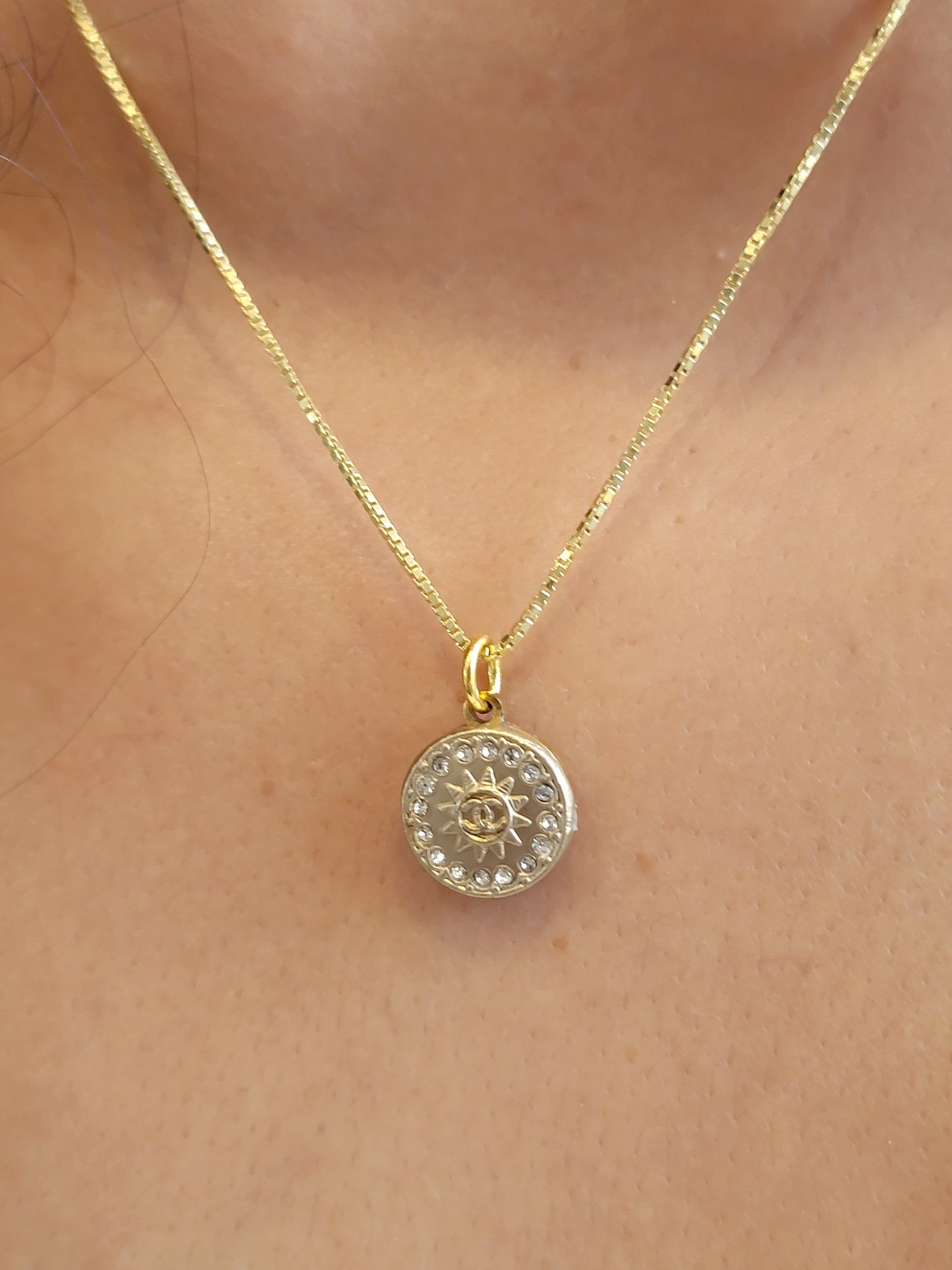 CRYSTAL AND GOLD SUN RAY CHANEL VINTAGE BUTTON NECKLACE