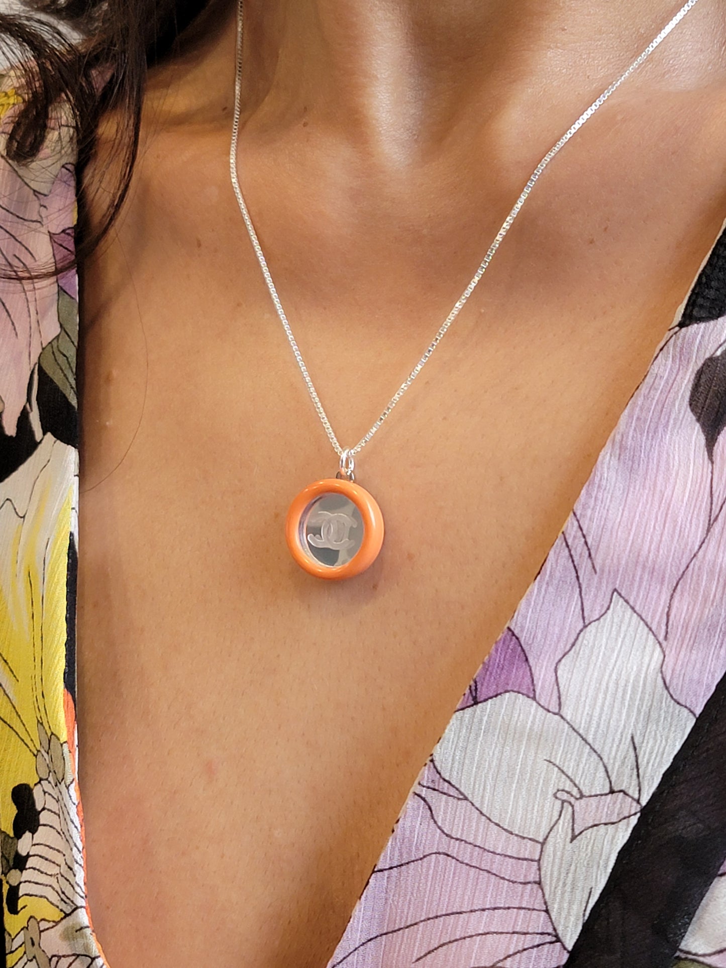 ORANGE MIRRORED CHANEL VINTAGE BUTTON NECKLACE