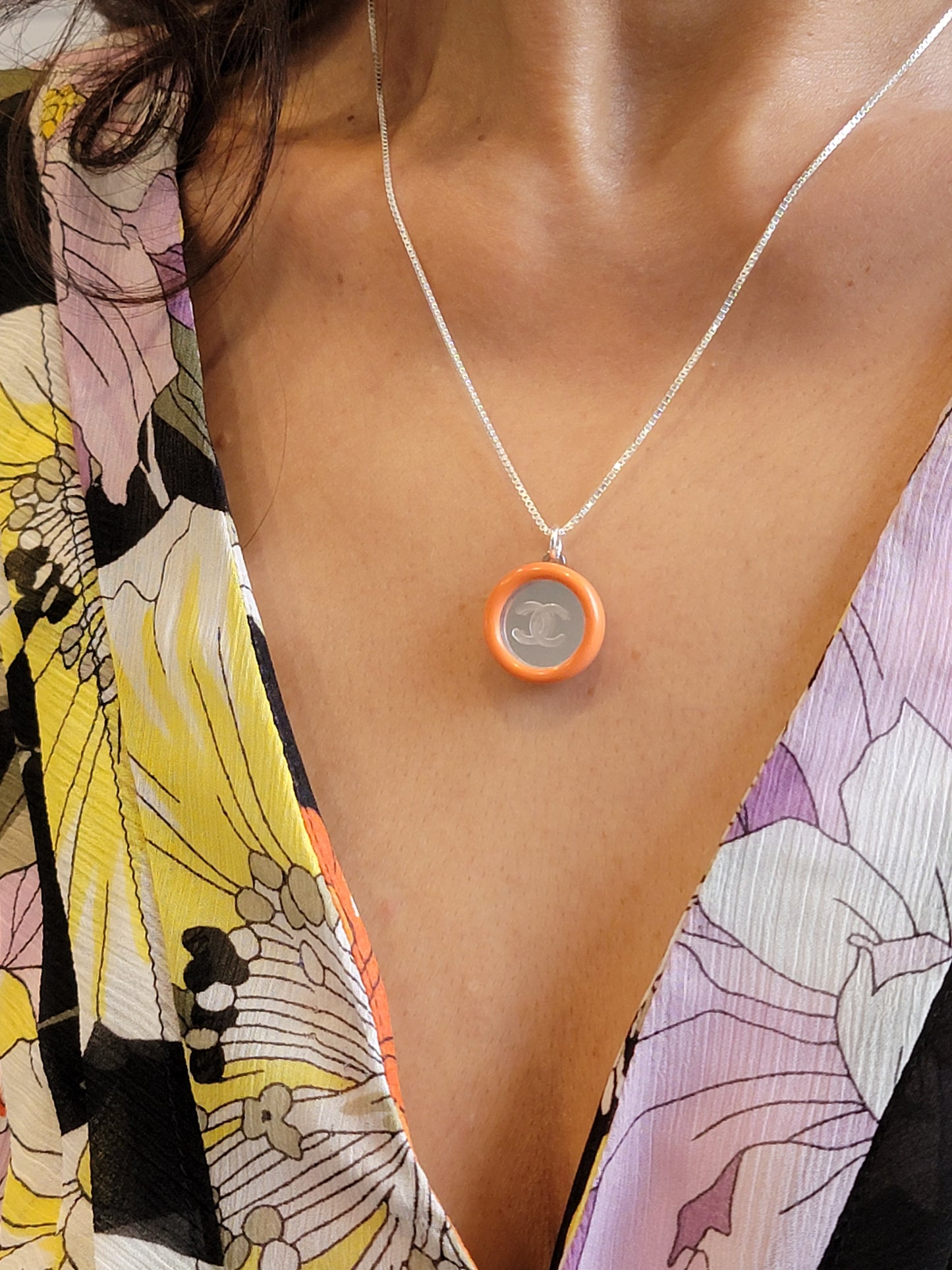 ORANGE MIRRORED CHANEL VINTAGE BUTTON NECKLACE