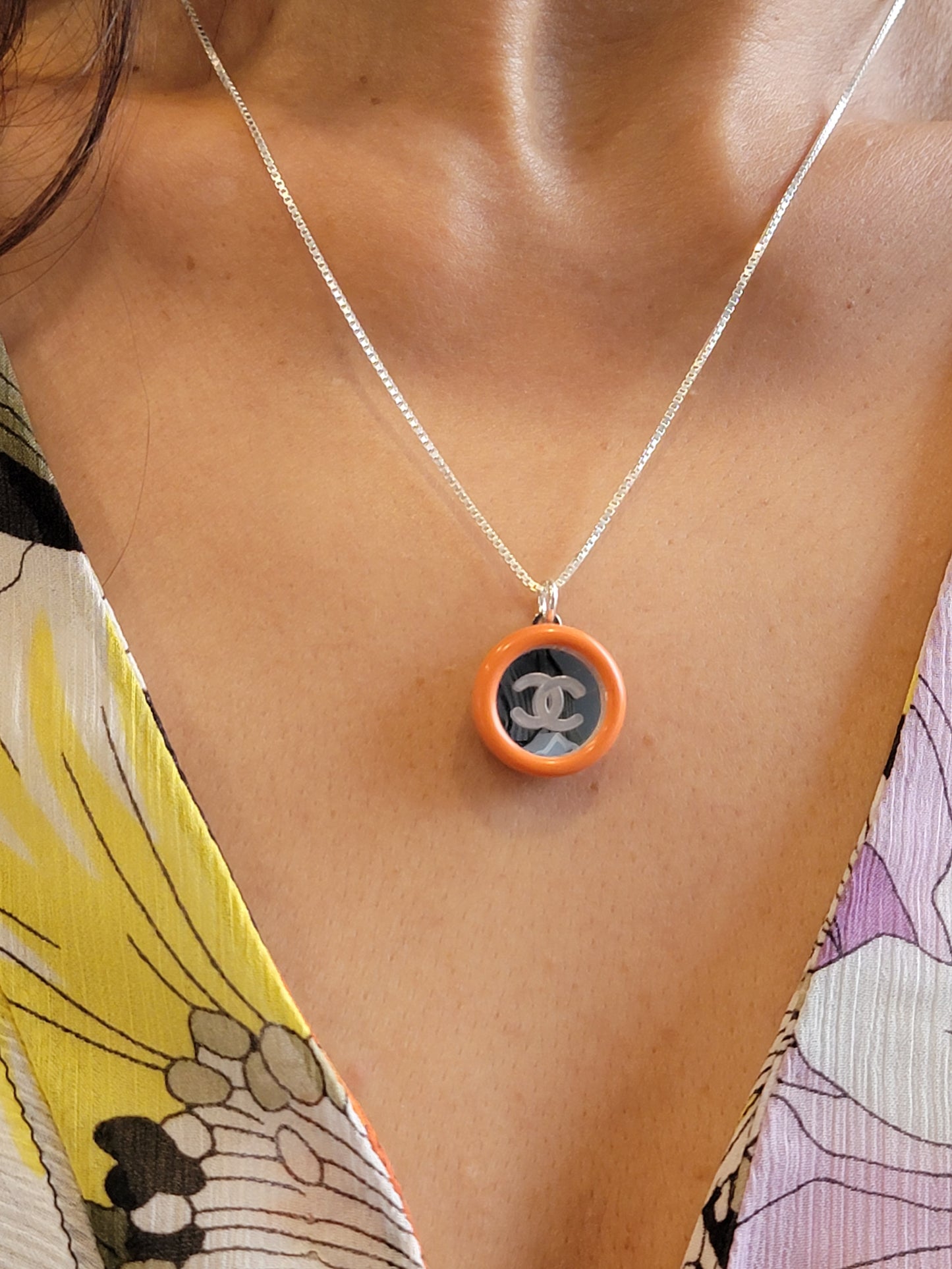 ORANGE MIRRORED CHANEL VINTAGE BUTTON NECKLACE