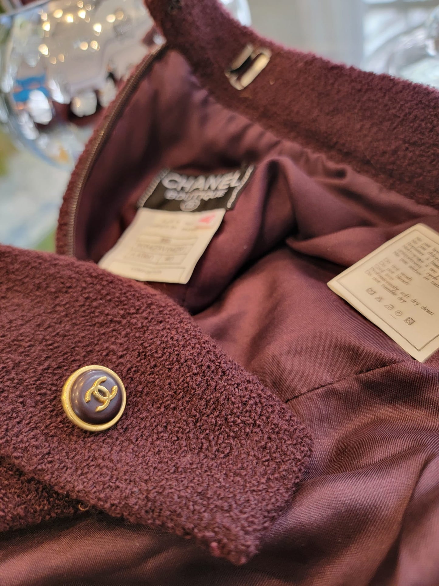 BURGUNDY WITH GOLD CC CHANEL VINTAGE BUTTON NECKLACE
