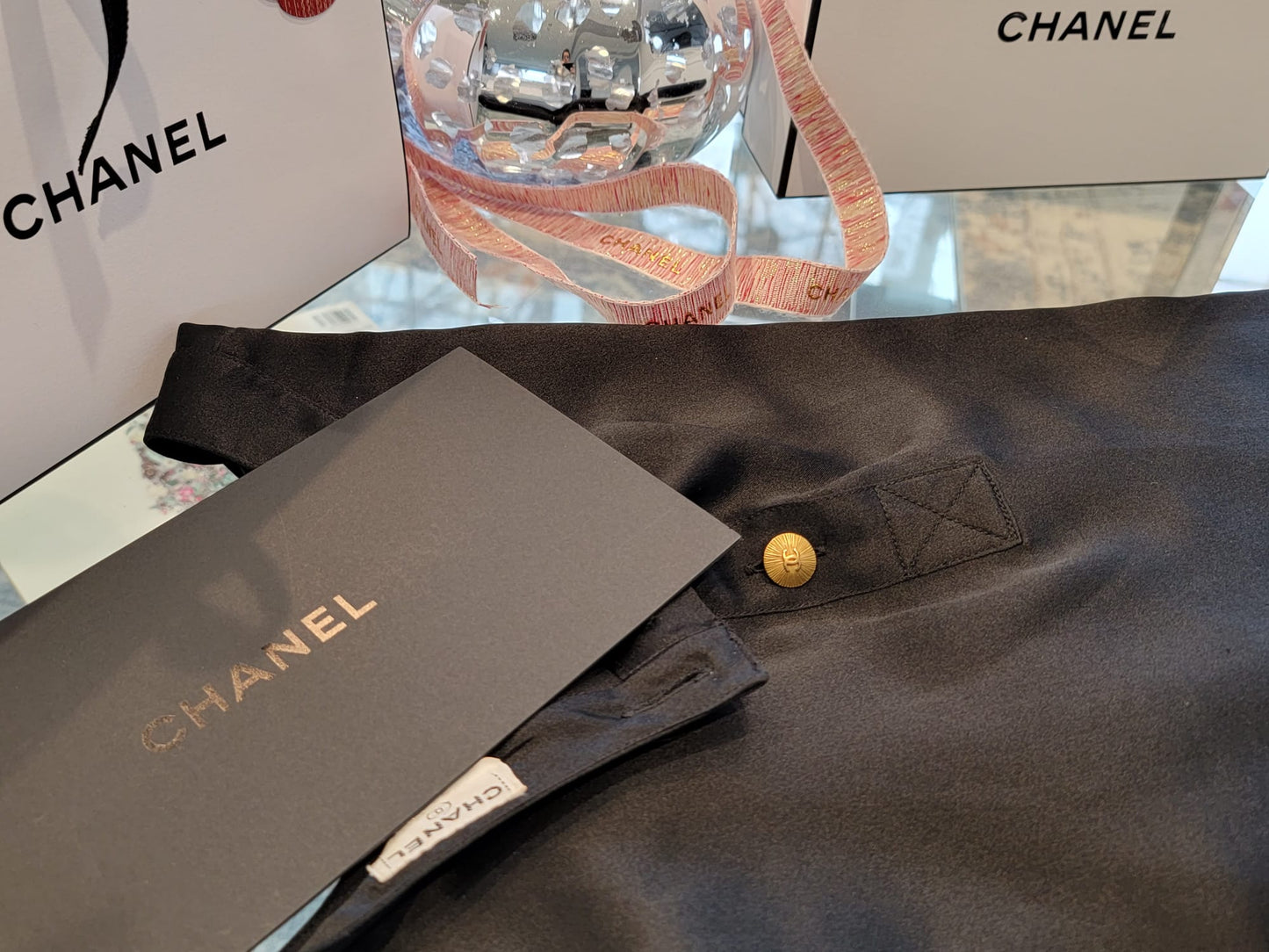 GOLD ON GOLD RAY CHANEL VINTAGE BUTTON NECKLACE