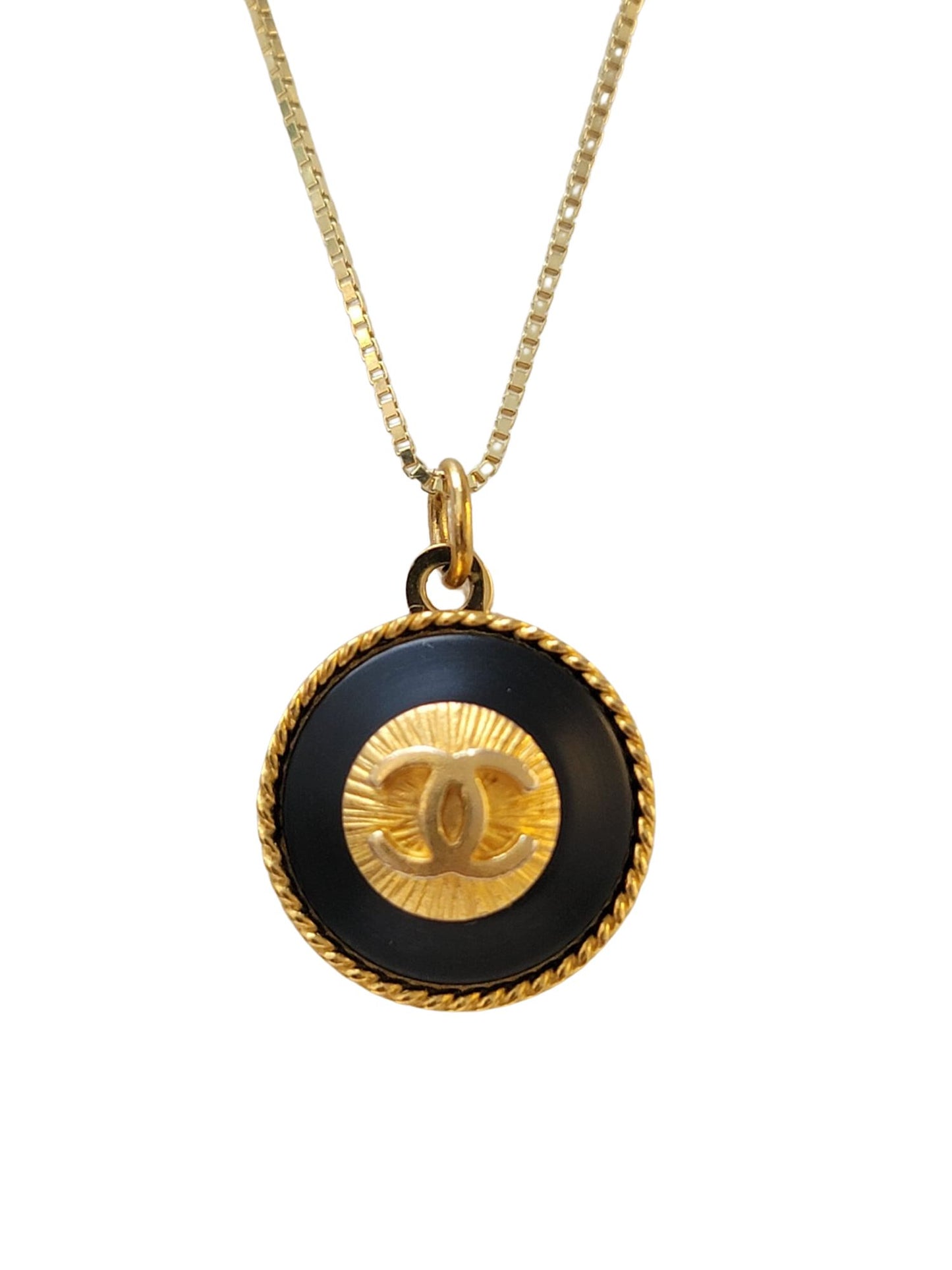 RIDGED BLACK AND GOLD CHANEL VINTAGE BUTTON NECKLACE