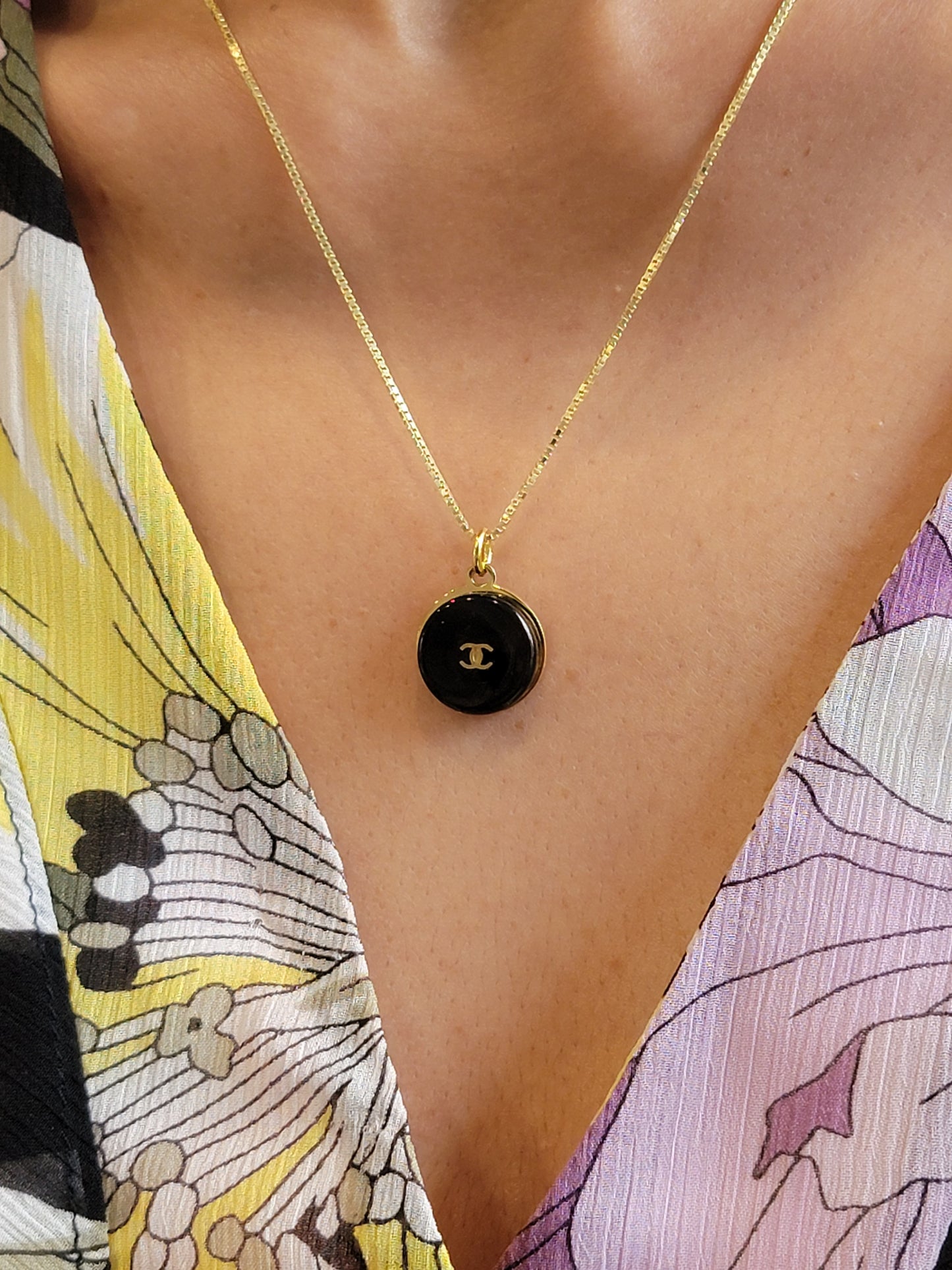 DARK GREY AND GOLD CC CHANEL VINTAGE BUTTON NECKLACE