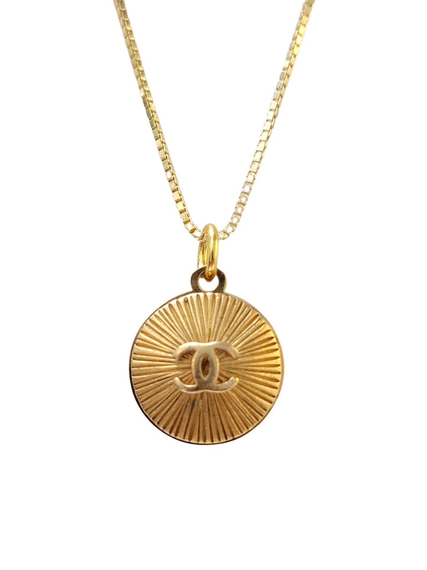 GOLD ON GOLD RAY CHANEL VINTAGE BUTTON NECKLACE